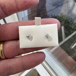 NWT!! 0.80 CTW NATURAL Diamond Earrings